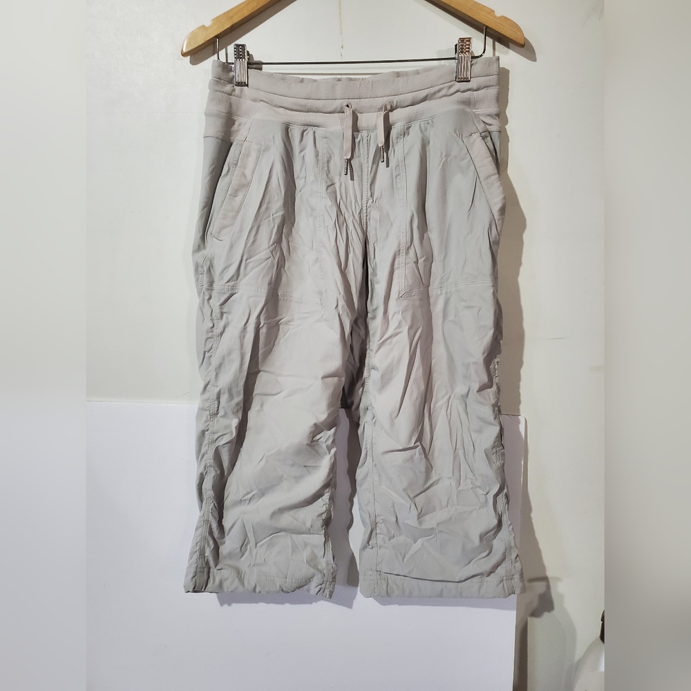 🌸SOLD🌸 Lululemon Cream Capri